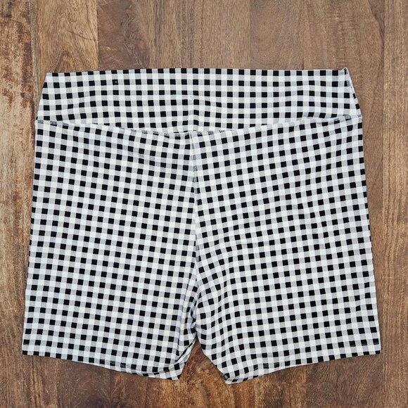 Old Navy Bike Shorts Womens 4x Black White Plaid Extra High-Rise Go Dry NWOT - Picture 1 of 5